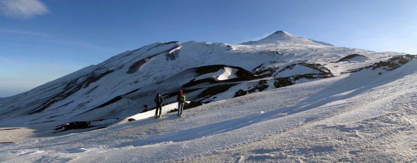 escursione sulla cima dell'Etna con gli sci alpinismo